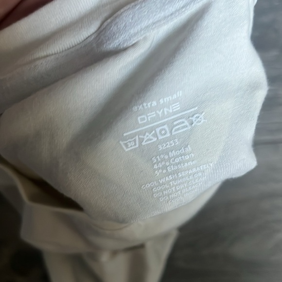 DFYNE baby tee in lunar rock - Picture 5 of 5